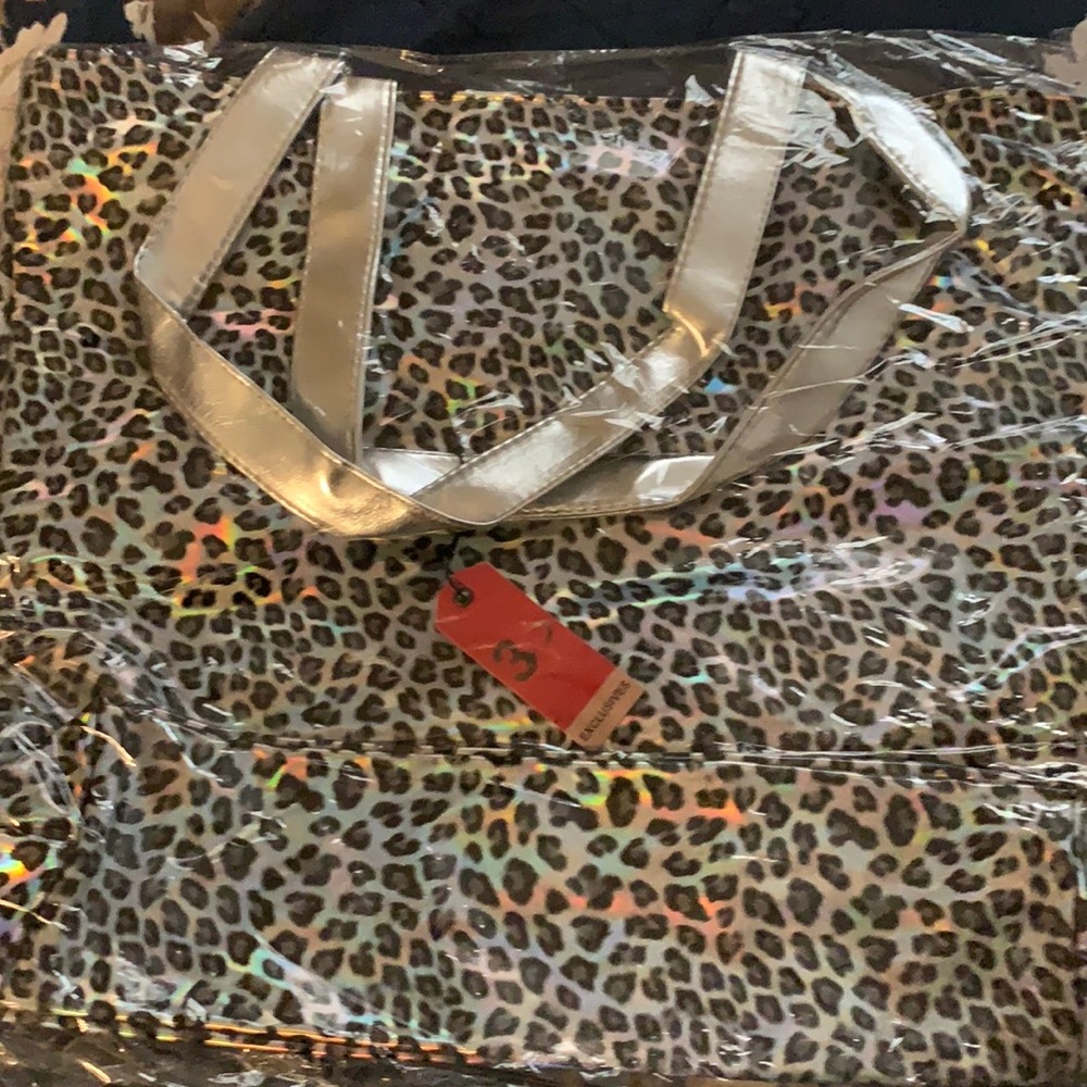 Hand crafted fashionable handbag